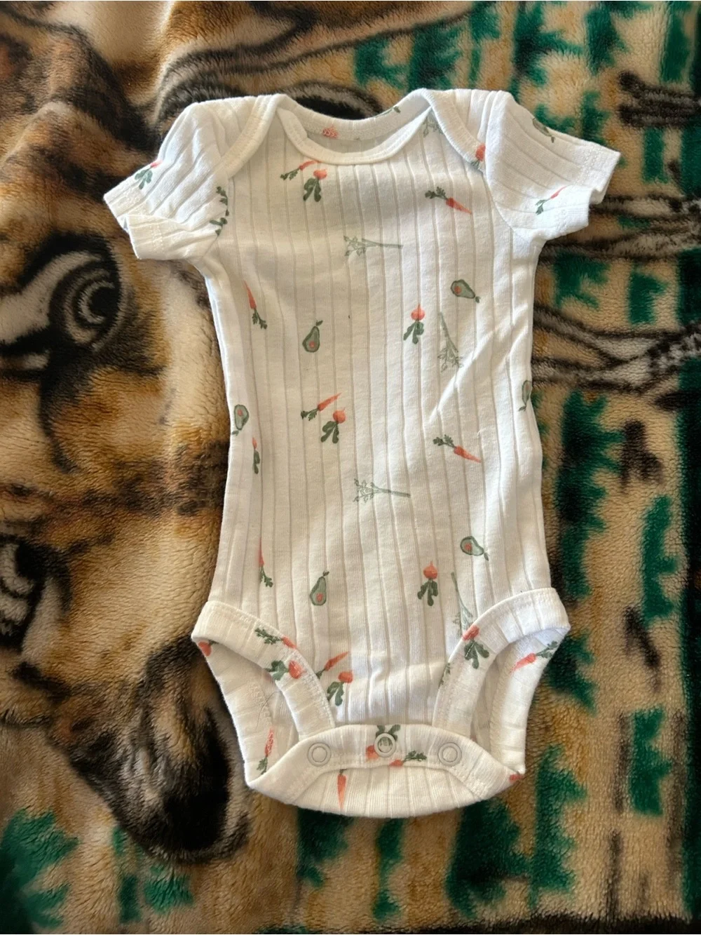 Bundle: includes a 2 piece set, a sweater and 2 onesies